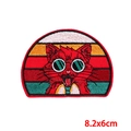 Λεπτομέρεια κεντημένου patch με κόκκινη γάτα και λωρίδες ηλιοβασιλέματος 8,2x6cm - Στυλ Κόκκινη Γάτα Γυαλιά Ηλίου Ηλιοβασίλεμα (PE8123CT)