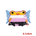 Écusson brodé grenouille avec ailes de papillon pour vêtements DIY, 6,1x4cm - Style Grenouille Avec Ailes De Papillon (PE8711CT)
