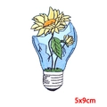 Bestickter Sonnenblumen-Glühbirnen-Aufnäher für Kleidung DIY-Handwerk, 5x9cm - Sonnenblume Glühbirne (PE8994CT)