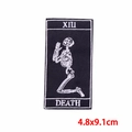 Tarot-Patch Tod XIII mit weißem Skelett-Stickmuster auf schwarzem Untergrund - XIII Tod Knieend (PE9297CT)