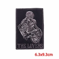 Tarot Die Liebenden Stickpatch mit Skelett-Paar für Punk DIY Jacken 6.3x9.3cm Stickerei - Die Liebenden Umarmung (PE9302CT)
