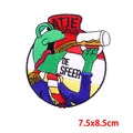 Frosch Stickaufnäher mit Atje Schriftzug für Karnevalskostüme in Größe 7,5x8,5cm - Frosch mit Großem Getränk Stil (PE9441CT)