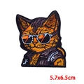 Detailstickerei eines coolen orangefarbenen Katzenaufnähers mit Sonnenbrille und Jacke - Orangefarbene Katze In Bikerjacke (PE9397CT)