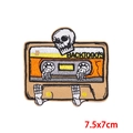 Parche bordado punk de calavera y casete con texto BACK TO 90'S para ropa DIY - Estilo Cassette Back To 90s (PE8687CT)
