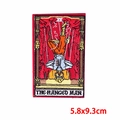 Bestickter Tarot-Aufnäher mit dem Gehängten XII in Rot und Gold für DIY-Jeansjacken - Der Gehenkte Stil (PE9286CT)