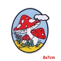 Geborduurde patch met rode paddenstoelen voor doe-het-zelf kledingdecoratie en handwerken - Rode Paddenstoel Drievoudig Groepspatroon (PE7685CT)