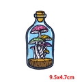 Detail van geborduurde psychedelische paddenstoel terrarium patch, 9,5x4,7 cm - Paddenstoel Eco Fles Patroon (PE7686CT)