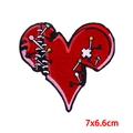 Punk Rotes Herz Bestickter Aufnäher mit Stichdetails und Nadeln, Größe 7x6.6cm - Herz-Patch-Stil (PE9724CT)