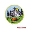 Ronde 7,5 cm geborduurde patch met bergzonsopgang voor kampeerkleding en tassen - Ronde Bergoord Camping Stijl (PE8694CT)