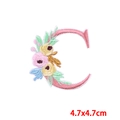 Geborduurde letter C patch met bloemmotieven om op DIY kleding te strijken - Letter C (PE7615CT-C)