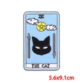 Detailopname van de Tarot kat geborduurde patch met fijne handwerktextuur en randen - Zwarte Kat En Zwaarden Tarot (PE8741CT)