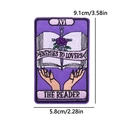 Detail van paarse tarot borduurpatch met dolk en rozen van 9,1x5,8 cm groot - De Lezer Dolk En Roos (PE9977CT)