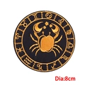 8cm Krebs Sternzeichen Aufbügler mit goldener Krabbe und Symbolen auf schwarzem Grund - Krebs