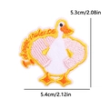 Détail d'un écusson brodé canard blanc de 5,3 cm pour vêtements d'enfants - Canard blanc déployant ses ailes (PE12530CT)
