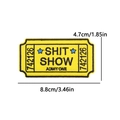 Detail von gelbem Shit Show Filmticket-Stickaufnäher mit schwarzem Text für Kleidung - Shit Show Ticket-Stil (PE12384CT)