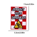Detail eines Brabant-Herz-Patches mit dem Text JE BENT ZELF DRONKEN und Silhouette - Warnspruch Rechteck (PE11642CT)