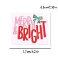 Detalle del parche bordado navideño Merry & Bright, medidas de 7,7cm por 6,5cm - Estilo Lazo Merry Bright (PE15371CT)