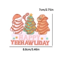 Detalle de parche bordado árbol de Navidad con texto Happy Yeehawliday y medidas - Estilo Árboles de Navidad Vaquero (PE15374CT)