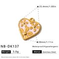 Dettaglio del ciondolo a cuore in smalto rosa con dimensioni e materiale in acciaio - Ciondolo a Cuore Floreale in Smalto Rosa (NB-DK137) / 1 Pezzo (28x25,4 mm) / Rosa