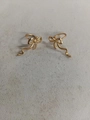 Elegante goldene Schleifen-Ohrklemmen mit Schleifendesign, minimalistischer Ohrschmuck für Damen - Ohrklemmen / Gold