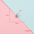 Macro-weergave van een minuscule ronde edelsteenbasis van staal met parelrand - 5# Ronde Enkele Hanger (B-FM0020) / 50 Stuks