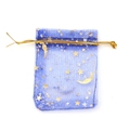 Detalle de bolsa de regalo en organza azul marino con estampado de estrellas y lunas doradas - 20 Piezas/Paquete / 2# (Azul Oscuro)