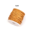 Primer plano de cordón de PU trenzado dorado enrollado en un carrete de plástico blanco - 0.8mm / Dorado