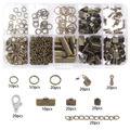 Detalle del kit de bisutería en bronce antiguo con cierres de langosta y anillas abiertas - Caja 10 Compartimentos / Bronce