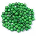 Vue détaillée de perles en érable vert à grand trou pour la création de bijoux DIY - Vert