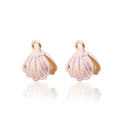 Détail macro de pendentifs coquillages en émail rose avec bords en alliage doré - 10 Pièces/Paquet / Coquille Saint-Jacques Rose Double Couche