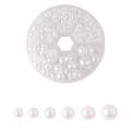 Lot de demi-perles blanches en ABS dans une boîte organisatrice circulaire à six compartiments - Boîte d'Ensemble de Tailles Assorties / Blanc