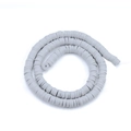 Strang hellgrauer Heishi-Tonperlen für DIY-Schmuck in einer Spiralform angeordnet - Durchmesser 6mm Loch 2mm / Hellgrau