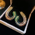 Gros plan détaillé de boucles d'oreilles couronne de blé en zircon multicolore - Style Couronne de Blé Multicolore (91#) / Or avec Multicolore
