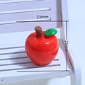 DIY roter Mini-Apfel aus Harz mit Blatt, Größe 23mm x 25mm für kreatives Bastelzubehör - Dunkelrot