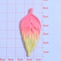 Harzanhänger in Blattform mit rosa-gelbem Farbverlauf und Adertextur für DIY - Verlauf Blatt-Rosa Gelb