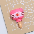 Süßer rosa Bär-Eis-Anhänger aus Harz mit Kirschmuster für DIY-Haarschmuck und Basteln - Lutscher-Bär