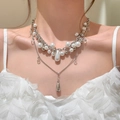 Elegante collana di perle francese multistrato con perle d'argento e ciondoli a goccia - Doppio Strato / Argento