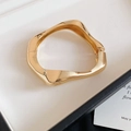 Bracelet jonc doré irrégulier torsadé en métal avec fermoir charnière style minimaliste - Style Charnière Poli (5#) / Or