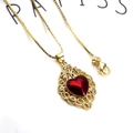 Collier chaîne box dorée avec pendentif cœur rouge et gravure filigrane ornementale - Collier Cœur Bordure Florale Ajourée