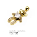 Dettaglio del ciondolo a orso dorato con zircone a cuore, misura 17x28mm e peso 4,09g - Ciondolo Orso con Pietre Pavé (Stile 7)