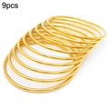 9-teiliges Set minimalistischer 18 Karat vergoldeter Armreifen im schmalen 2mm Coil-Design. - 9er Set / Gold / Innendurchmesser 55mm