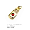 Vue détaillée d'un pendentif bouteille dorée avec émail fraise rouge et zircons blancs - Bouteille de Fraise en Strass