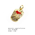 Détail d'un pendentif frites plaqué or avec coeur rouge et logo M orné de zircons cubiques - Sac Coeur Rouge Lettre M