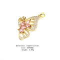 Ciondolo a farfalla in rame dorato con zircone rosa e micro-set di piccoli cristalli - Pendente Farfalla Rosa Solo (Senza Catena)