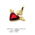 Detailansicht eines roten Herzanhängers mit Goldflügeln und weißen Zirkoniasteinen - Wide Wing Heart Pendant Only (Without Chain)