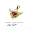 Detailaufnahme des vergoldeten Herzanhängers mit Flügeln und roten Zirkonia-Steinen - Ornate Winged Heart Pendant Only (Without Chain)
