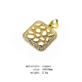 Detail van vierkante koperen gouden hanger met zirkoonrand en afmetingen van 16*19mm - Vierkant Zirkonia Relief Hanger (7)