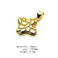 Detailopname van een 17x19mm vergulde koperen ster hanger met kiezelsteen textuur - Kruisster Bloemblad Bionische Textuur Hanger (17) / Goud