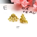 Detail of vintage gold flower bead caps with dimensions 16x8mm for DIY jewelry making - Granular Petal Style / 16x8mm