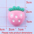 Breloque fraise en résine rose avec feuilles vertes pour bijoux DIY et décoration créative - Fraise Rose